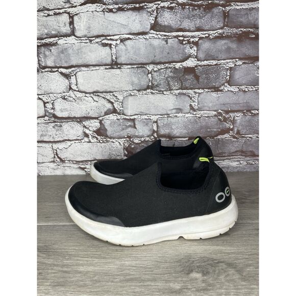 OOFOS OOmg eeZee Black White Slip On Recovery Shoes Canvas Women Sz 8.5M US/39.5 - Picture 2 of 16